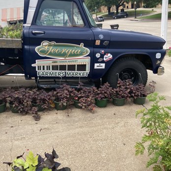 Georgia's Farmer's Market - Front of store - Farmers Market Near Me - Plano, Texas