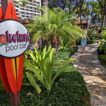 Lokelani Pool Bar - Outside. Beach entrance. - Cocktail Bars Near Me - Lahaina, Hawaii