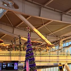 Heathrow Airport Terminal 5 - Christmas decor 2025 and view from the bottom of Giraffe restaurant at sunrise
