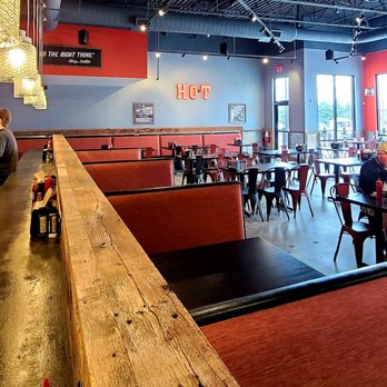 Joella's Hot Chicken - Mason - Main dining room - Chicken Wings Near Me - Mason, Ohio