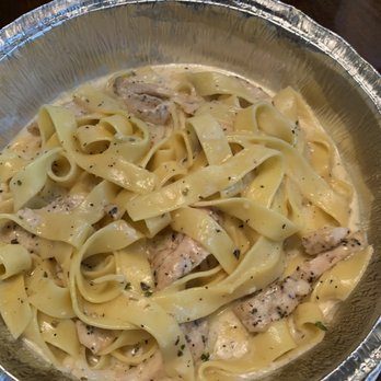 Napoli's - Fettuccine Alfredo w/ Chicken - Italian Near Me - Denton, Texas