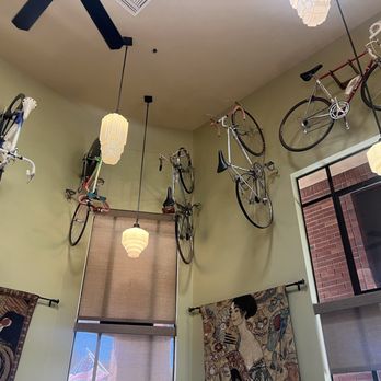 Linn's Restaurant - Decor - American Near Me - Cambria, California
