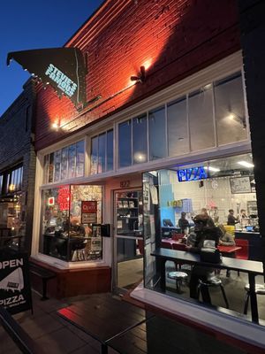 Stevie's Famous Burien by null