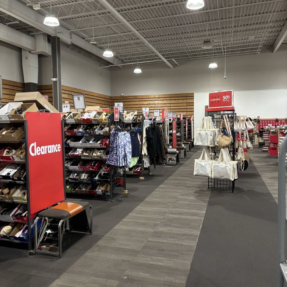 DSW Designer Shoe Warehouse - Shoe Stores Near Me - Lenexa, Kansas