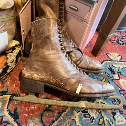 Tova's Vintage Shop - Ice skates.