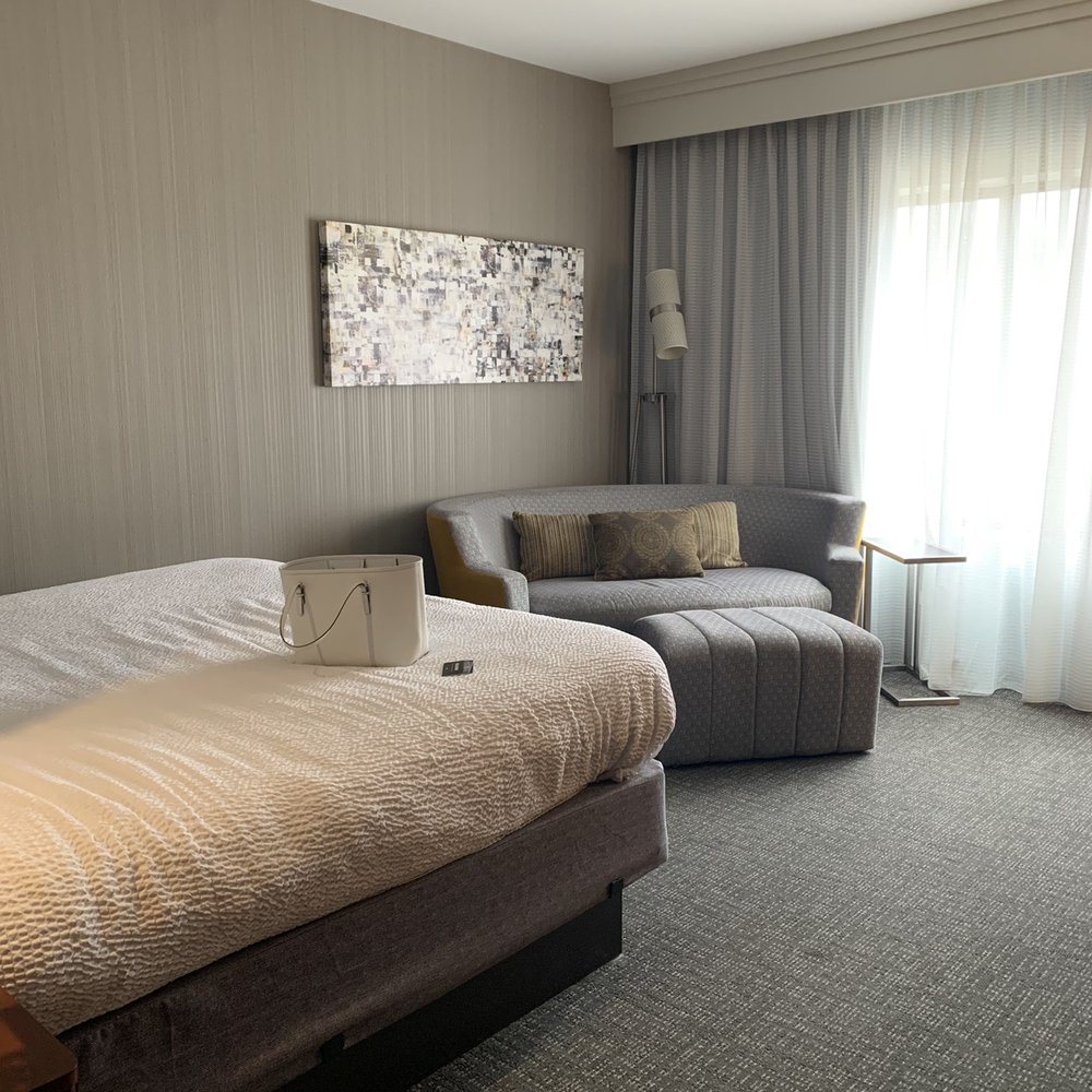 Courtyard by Marriott Tyler - King room with sofa - Hotels Near Me - Tyler, Texas