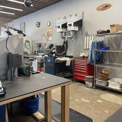Northwestern Cutlery - Knife sharpening operation