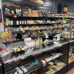 Plug and play batteries, stiiizy batteries, cut leaf, gummies, edibles, cbd, delta