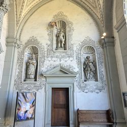 Hofkirche St. Leodegar - Statues of S. Nicolaus, S. Mauritius, and S. Clemens in the breezeway