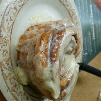 Another Broken Egg Cafe - Cinnamon roll. Amazing! - Breakfast & Brunch Near Me - Pembroke Pines, Florida