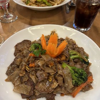 Mango Tree Bistro - Thai Near Me - Norristown, Pennsylvania