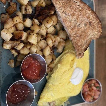 First Watch - Bacado omelette with turkey sausage - Breakfast & Brunch Near Me - Winter Garden, Florida First Watch - Bacado omelette with turkey sausage - Breakfast & Brunch Near Me - Winter Garden, Florida