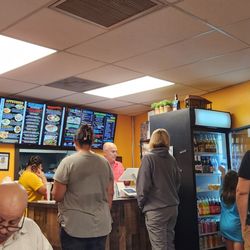 Que-Rico Colombian Flavors - Brisk eat in and take out business!