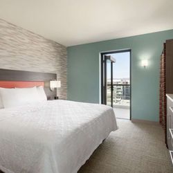 Home2 Suites by Hilton Woodland Hills Los Angeles - Guest room