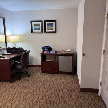 Comfort Inn Mount Shasta Area - Desk, Fridge, Microwave - Hotels Near Me - Weed, California Comfort Inn Mount Shasta Area - Desk, Fridge, Microwave - Hotels Near Me - Weed, California