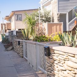 Pacific Sunset Group - Ocean Mist is just 3 houses from Mission Beach. A short walk to the sand and surf.