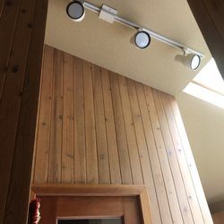 Skoglund & Sons - Repaired track lighting in bathroom, vintage style.