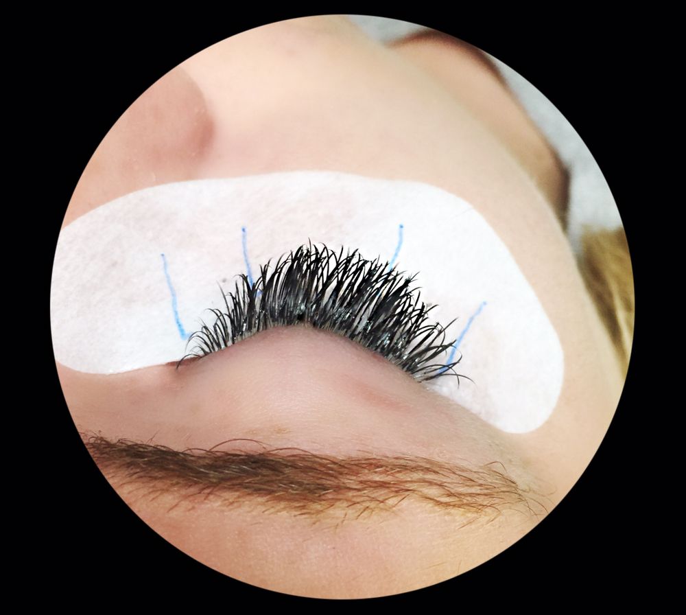 Lakes Lash Studio Logo