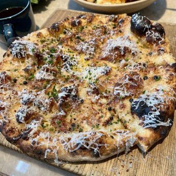 Avec River North - Pizza carbonara - Mediterranean Near Me - Chicago, Illinois