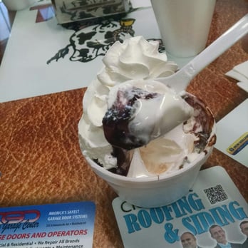 Ideal Dairy - Small sundae, hot fudge and black raspberry! - Ice Cream & Frozen Yogurt Near Me - Richfield, Utah