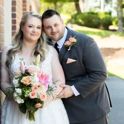 Jennell's Flowers & Pies