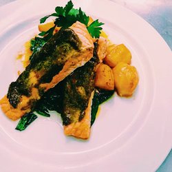 Kozy Breeze Cafe - Pesto salmon
