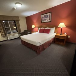 Paola Inn and Suites