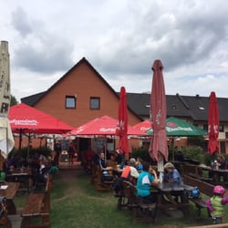 Restaurace penzionu Alma - U restaurace (penzionu) je velká zahrádka a hned vedle dětské hřiště.