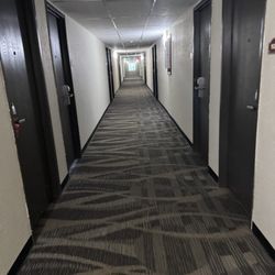 Econo Lodge Inn & Suites