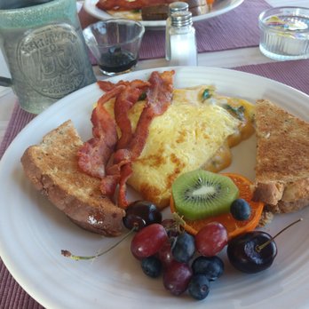 Fo'c'sle Bed & Breakfast - Fresh spinach omelette - Fo'c'sle Inn Cornucopia WI Lake Superior Siskiwit Bay Marina - Hotels Near Me - Cornucopia, Wisconsin
