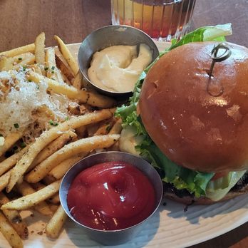 Earls Kitchen + Bar - Earl's Burger - New American Near Me - Bellevue, Washington Earls Kitchen + Bar - Earl's Burger - New American Near Me - Bellevue, Washington