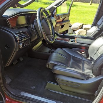 Redline Mobile - Interior of a Lincoln Navigator I detailed - Auto Detailing Near Me Redline Mobile - Interior of a Lincoln Navigator I detailed - Auto Detailing Near Me
