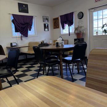 Snack Shack - Ambience - Burgers Near Me - Wilson, Kansas