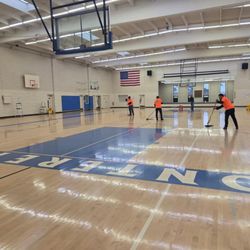 Pariclin - Floor cleaning of a gym court