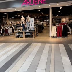 Ardene - Storefront