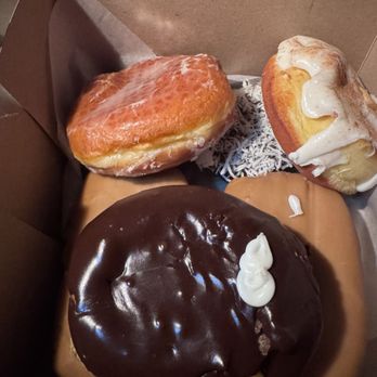 Voodoo Doughnut - Portland Cream, Maple Bars, Banana Cream Pie and Raspberry Romeo - Bakeries Near Me - Bellevue, Washington Voodoo Doughnut - Portland Cream, Maple Bars, Banana Cream Pie and Raspberry Romeo - Bakeries Near Me - Bellevue, Washington
