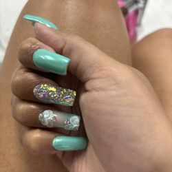 Maya Nails & Beauty