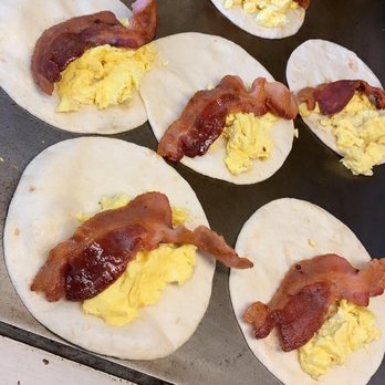 Tacos 620 - Bacon,egg and cheese - Food Trucks Near Me