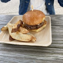 Twisted Tavern - Cheeseburger