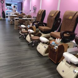 Q Nails & Spa