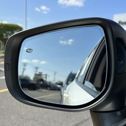 Freehold Dodge & Ram - Auto dimming mirrors - a game changer. Freehold Subaru thoroughly knows the features and packages.