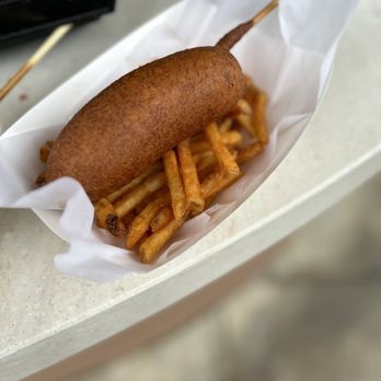 Mummy Eats - Spicy corn dog - Hot Dogs Near Me - Universal City, California