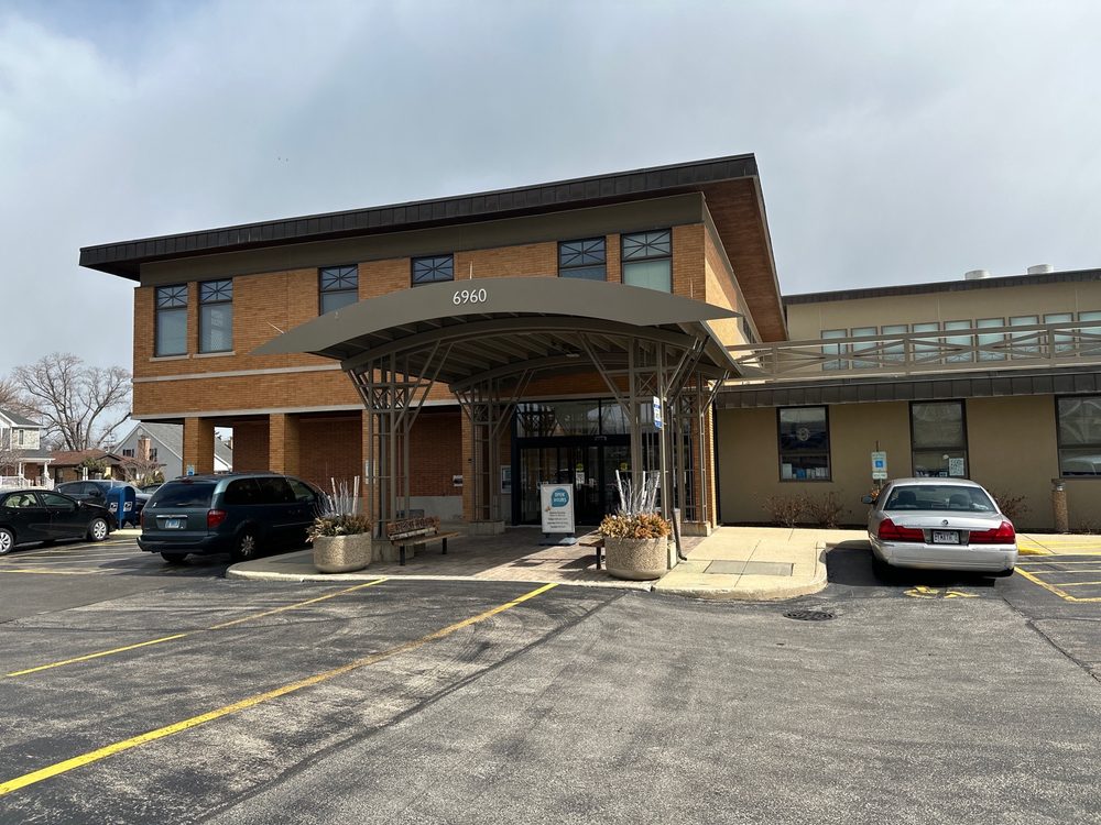 NILESMAINE DISTRICT LIBRARY 25 Photos & 33 Reviews 6960 W Oakton