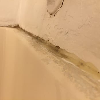 Americas Best Value Inn  - Nasty bathroom. - Hotels Near Me - Chickasha, Oklahoma