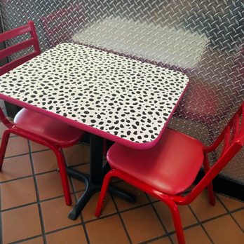 Firehouse Subs - Cool Table/Chairs - Fast Food Near Me - Bloomington, Illinois