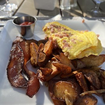 Hamilton's Kitchen - The Hamilton Omelette - New American Near Me - Winter Park, Florida