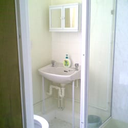 Oban House Hotel - shower in room 2