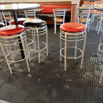 Carl's Jr - Dirty dining area nobody in here at primetime hours - Fast Food Near Me - Healdsburg, California Carl's Jr - Dirty dining area nobody in here at primetime hours - Fast Food Near Me - Healdsburg, California