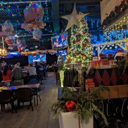 Bo's Bar and Grill - So fun and festive!