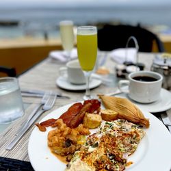 Blanca Blue - The breakfast buffet on the beach with mimosa!